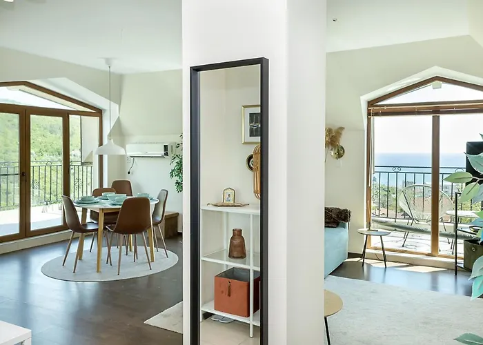 Panoramic Sea-view I 2-bedroom Flat With Terrace By Flat Manаger *