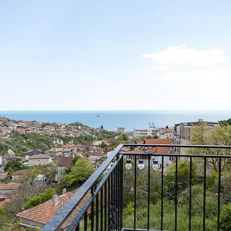 Panoramic Sea-view I 2-bedroom Flat With Terrace By Flat Manаger דירה בלצ'יק